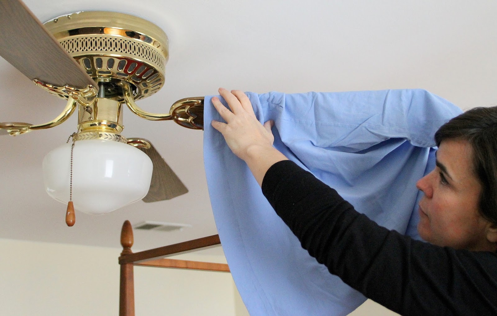 How to clean ceiling fans with pillow cases