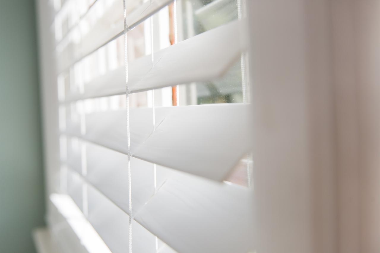 how to clean plastic blinds made of pvc and vinyl