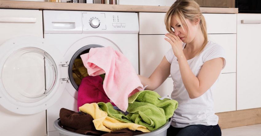 how to clean a washing machine that smells