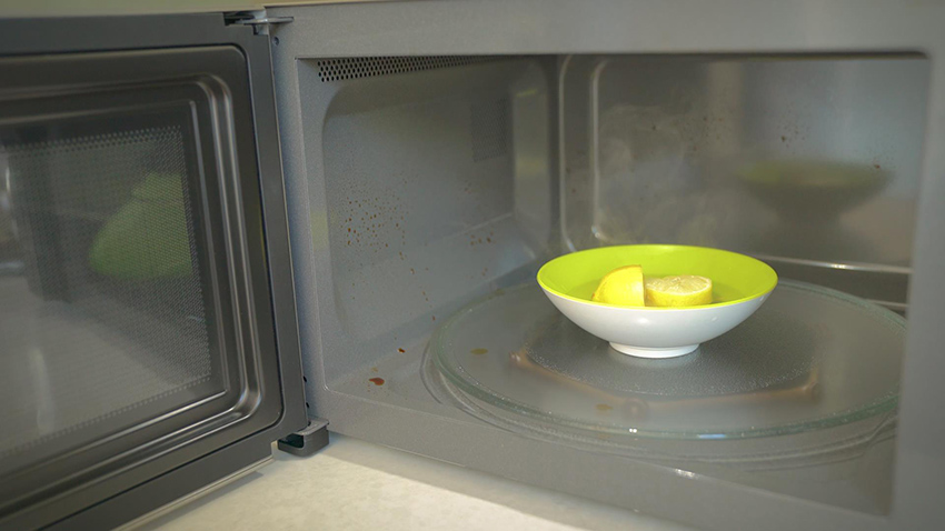 how to clean microwave with lemon
