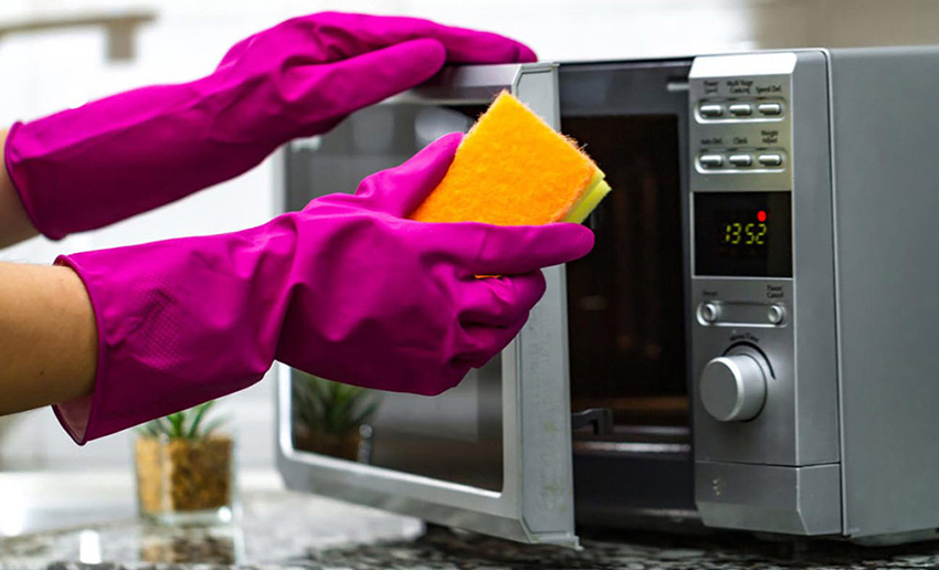 How to Clean and Sanitize a Sponge in the Microwave