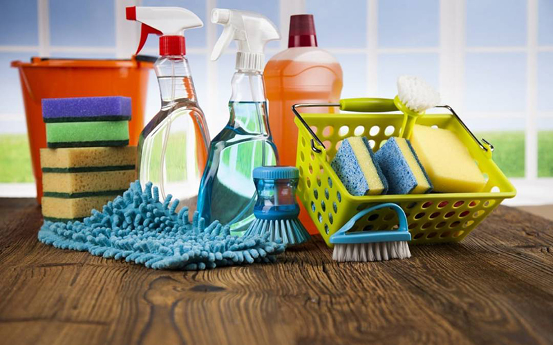 The Guide to Toxic and Non-Toxic Cleaning Products