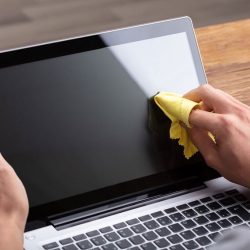 how to clean laptop screen