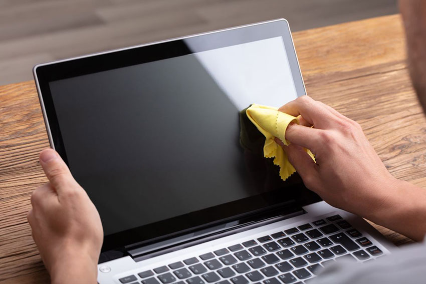 how to clean laptop screen