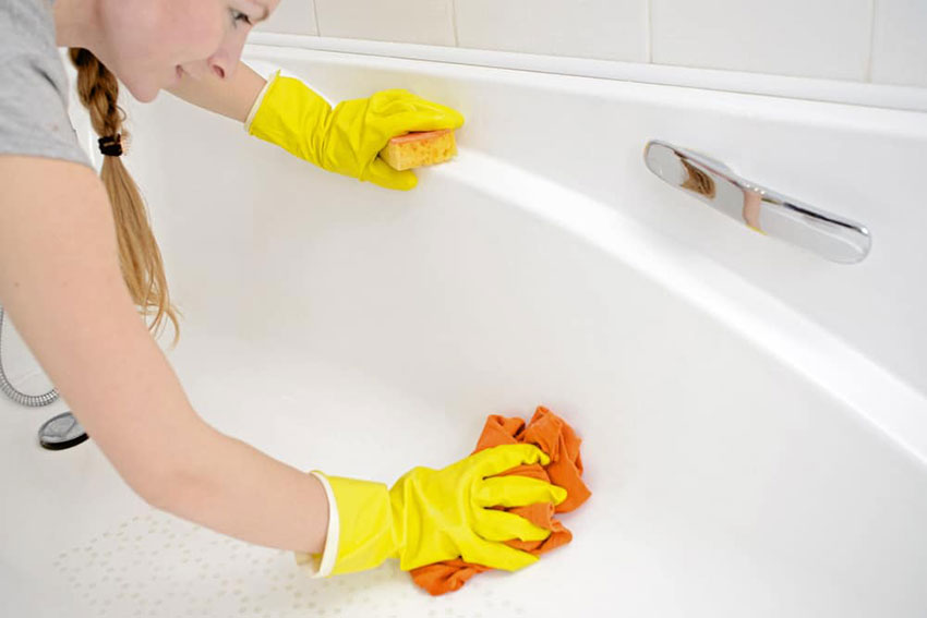 How To Clean A Bathtub Pro Housekeepers, Can You Clean Your Bathtub With Baking Soda