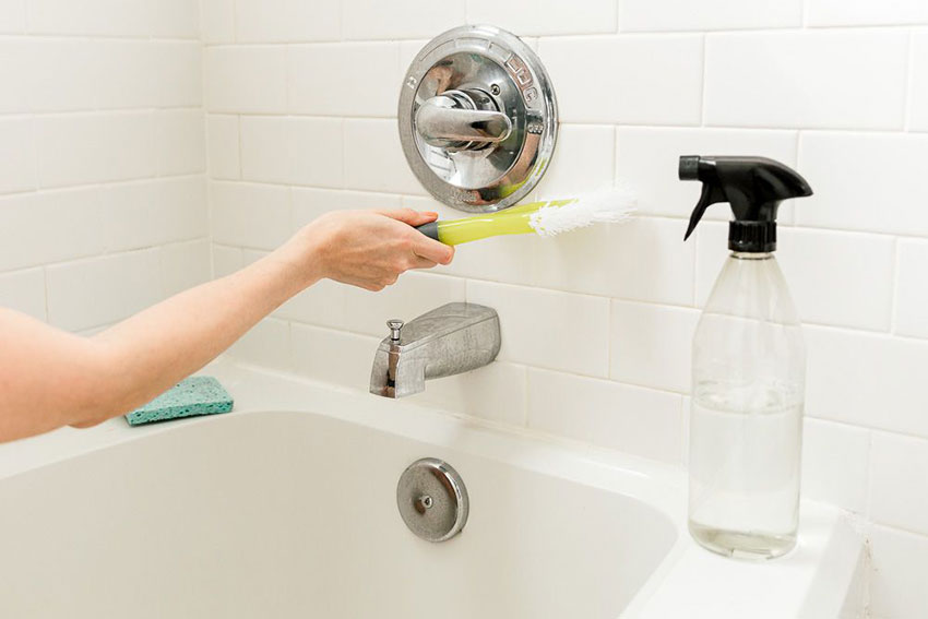 How To Clean A Bathtub Pro Housekeepers, How Do I Clean My Acrylic Bathtub