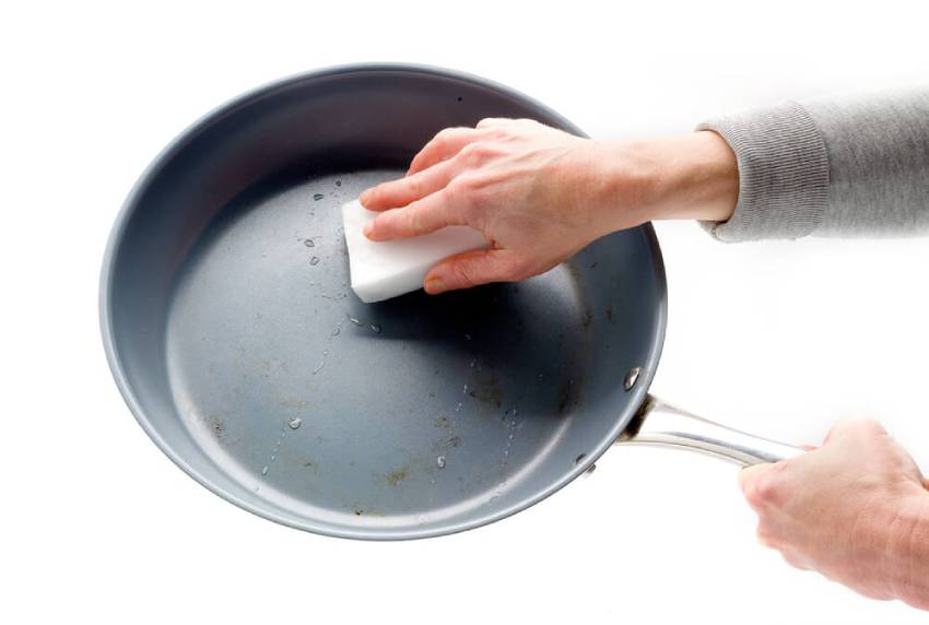 how to clean a frying pan