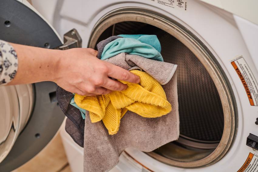 how to wash dirty microfiber cloths