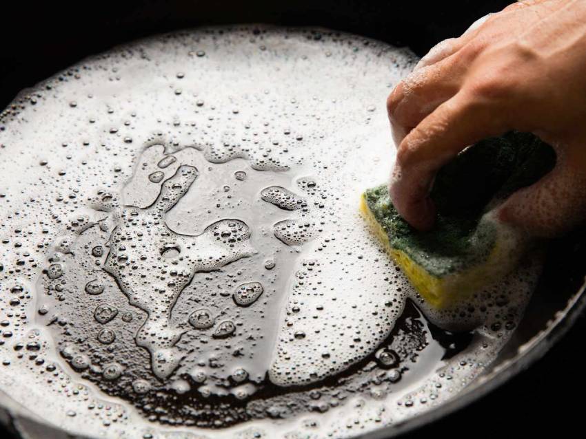 How to get the rust off cast iron skillet with vinegar