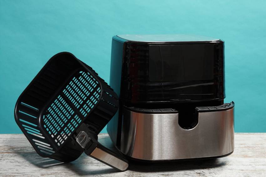 how to clean grease from an air fryer