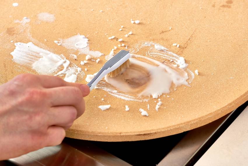 how to clean a pizza stone with baking soda