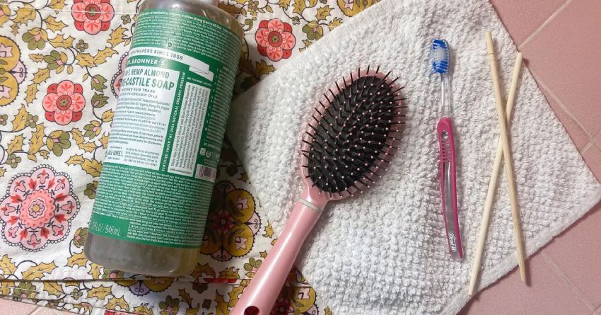 How to clean hair brushes? Step-by-step Guide - Gubb