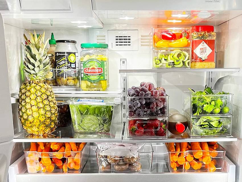 How to organize fridge with containers