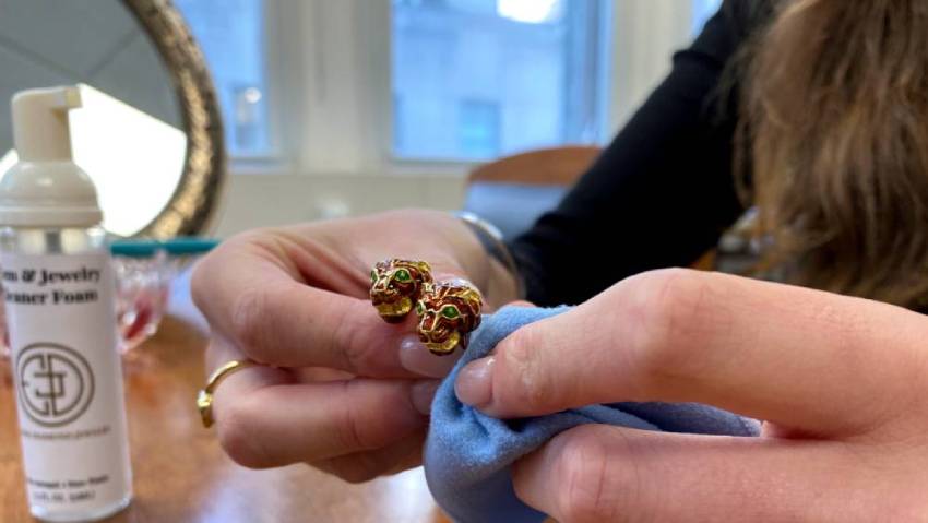 how to clean gold earrings