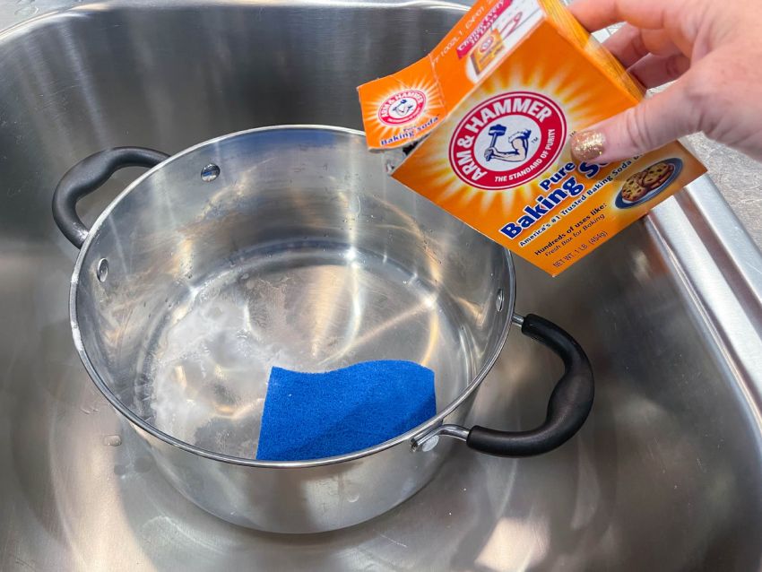 how to clean stainless steel pans with baking soda