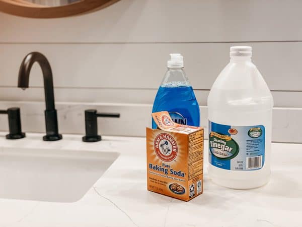 how to clean glass shower doors with baking soda, vinegar and dish soap