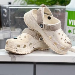 How to clean crocs that smell?