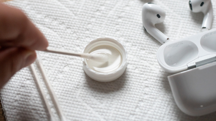 how to clean your airpods