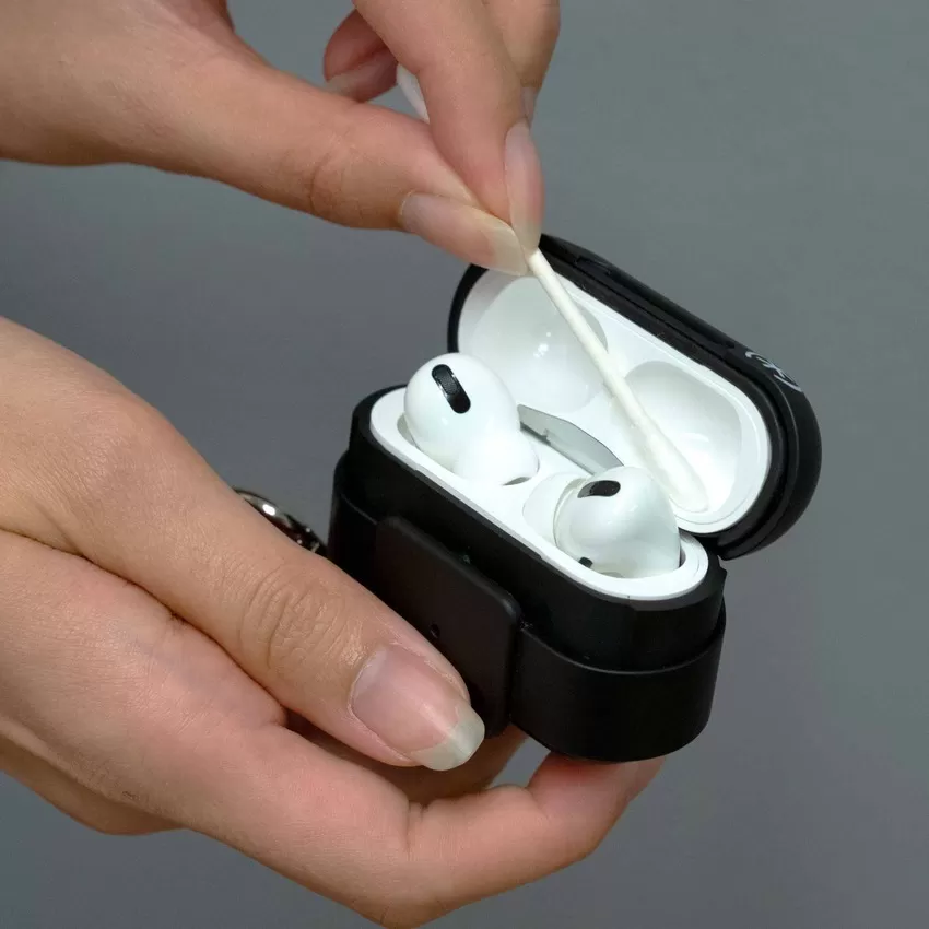 How-To Guide on Best Ways to Clean AirPods