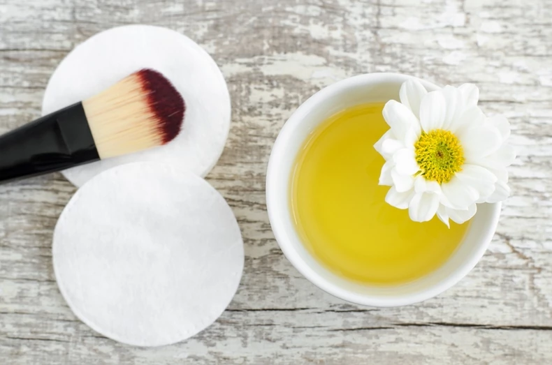 How to clean makeup brushes with coconut oil