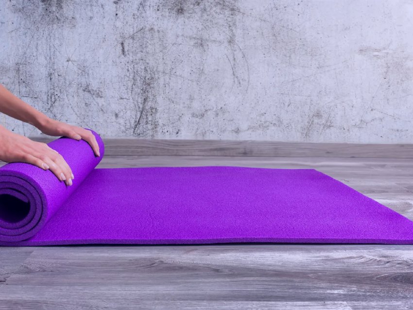 How to Clean a Yoga Mat Easily: Pro Tips and Tricks