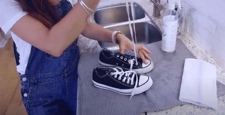 How to Wash Shoelaces without Fading or Discoloration