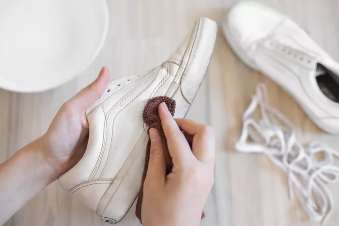 how-to-clean-white-vans-2