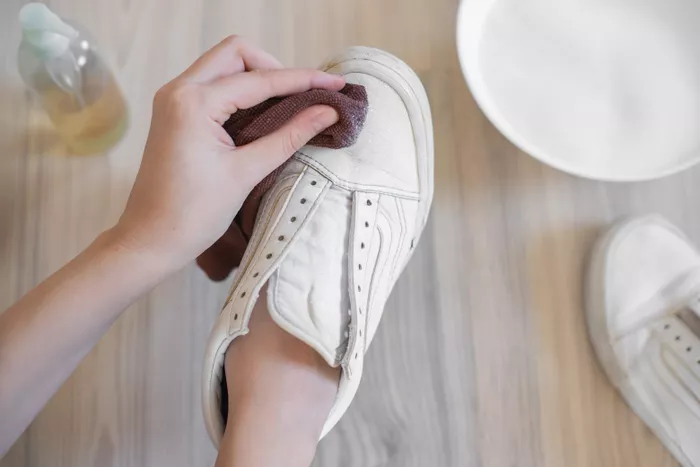 how-to-clean-white-vans-3